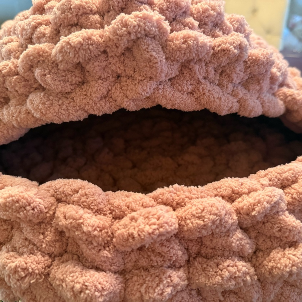 Chunky Knit Textured Cat Cave